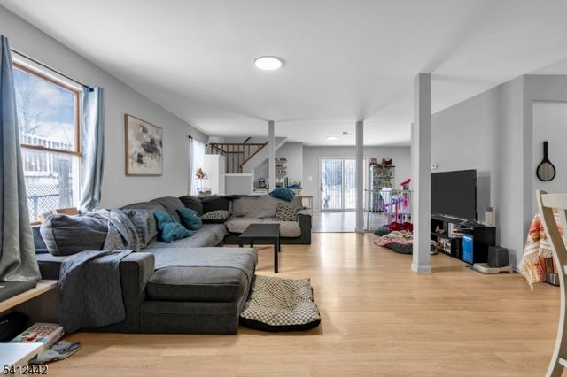 208 E Price St, Linden City, NJ 07036