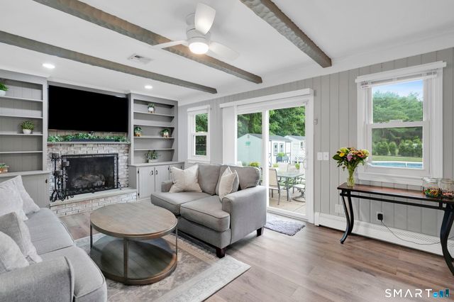 19 Kennedy Road, Manchester, CT 06042
