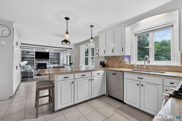19 Kennedy Road, Manchester, CT 06042