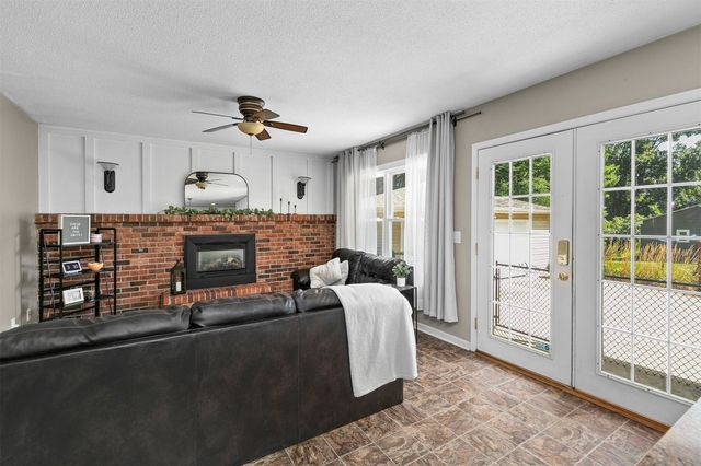 217 Jordan Drive, West Des Moines, IA 50265