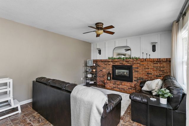 217 Jordan Drive, West Des Moines, IA 50265