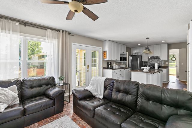 217 Jordan Drive, West Des Moines, IA 50265