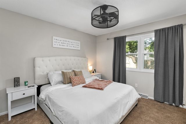 217 Jordan Drive, West Des Moines, IA 50265