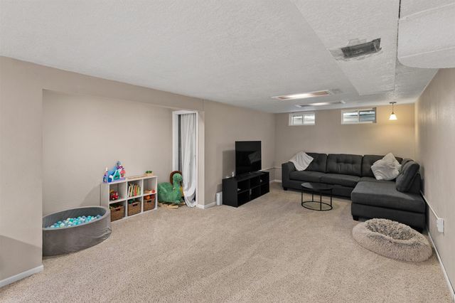 217 Jordan Drive, West Des Moines, IA 50265