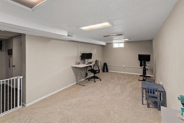 217 Jordan Drive, West Des Moines, IA 50265