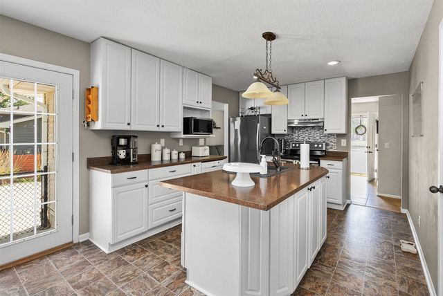 217 Jordan Drive, West Des Moines, IA 50265