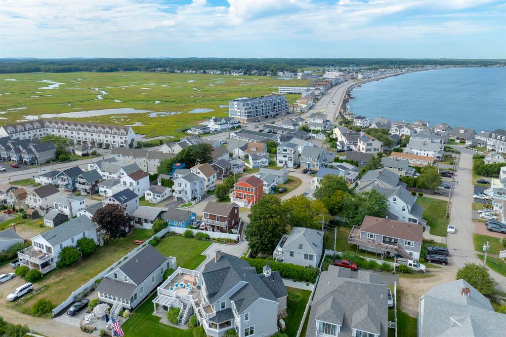 Image 11 of property listing at 23 Boar's Head Terrace, Hampton, NH 03842