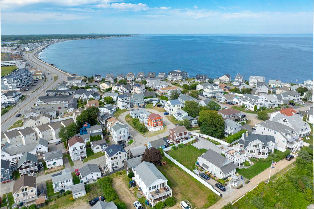 Image 5 of property listing at 23 Boar's Head Terrace, Hampton, NH 03842