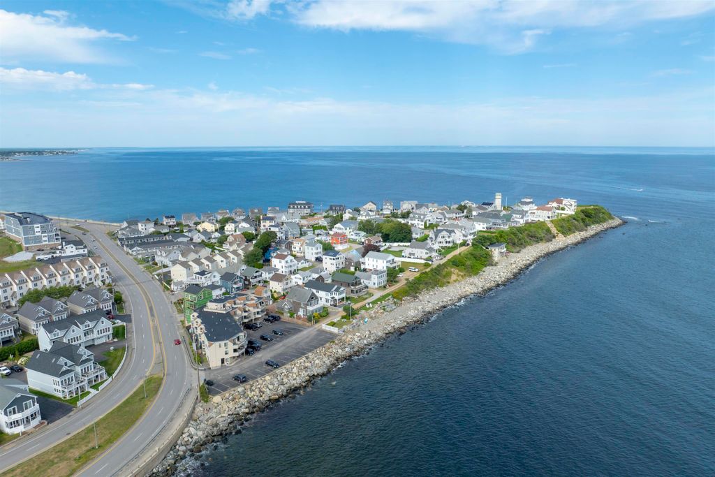 Image 10 of property listing at 23 Boar's Head Terrace, Hampton, NH 03842