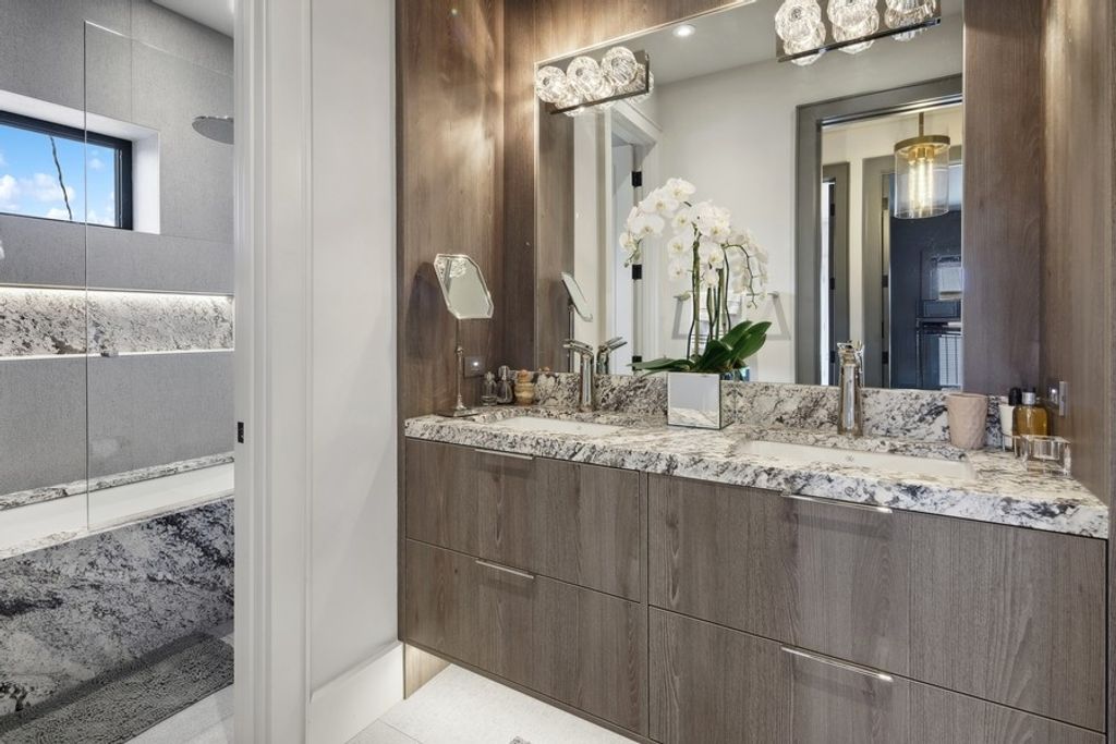 Image 20 of property listing at 5415 N Ashland Avenue, Chicago, IL 60640