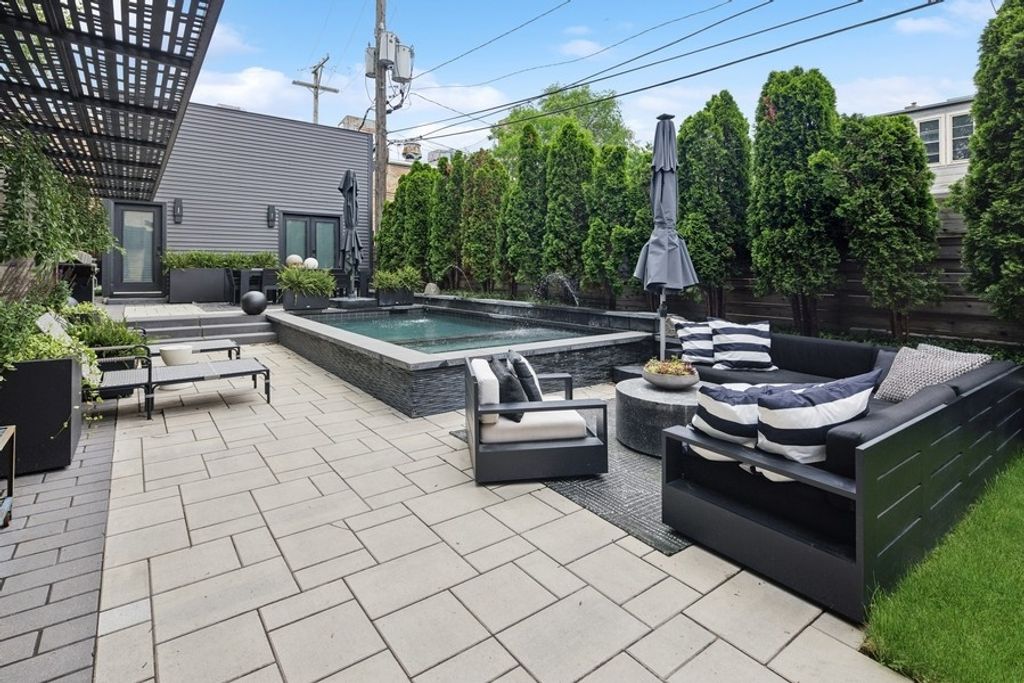 Image 33 of property listing at 5415 N Ashland Avenue, Chicago, IL 60640