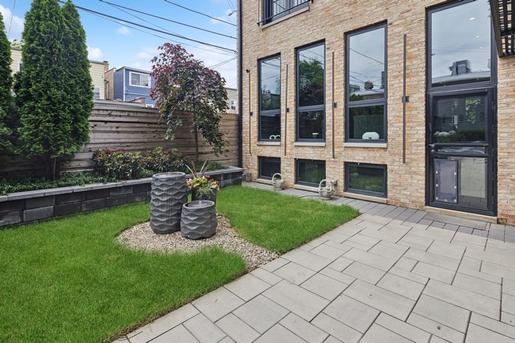 Image 34 of property listing at 5415 N Ashland Avenue, Chicago, IL 60640