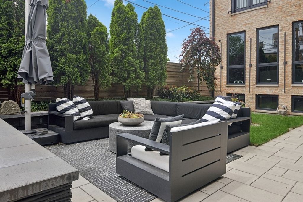 Image 36 of property listing at 5415 N Ashland Avenue, Chicago, IL 60640