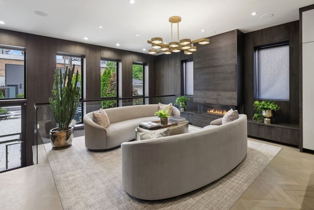 Image 5 of property listing at 5415 N Ashland Avenue, Chicago, IL 60640