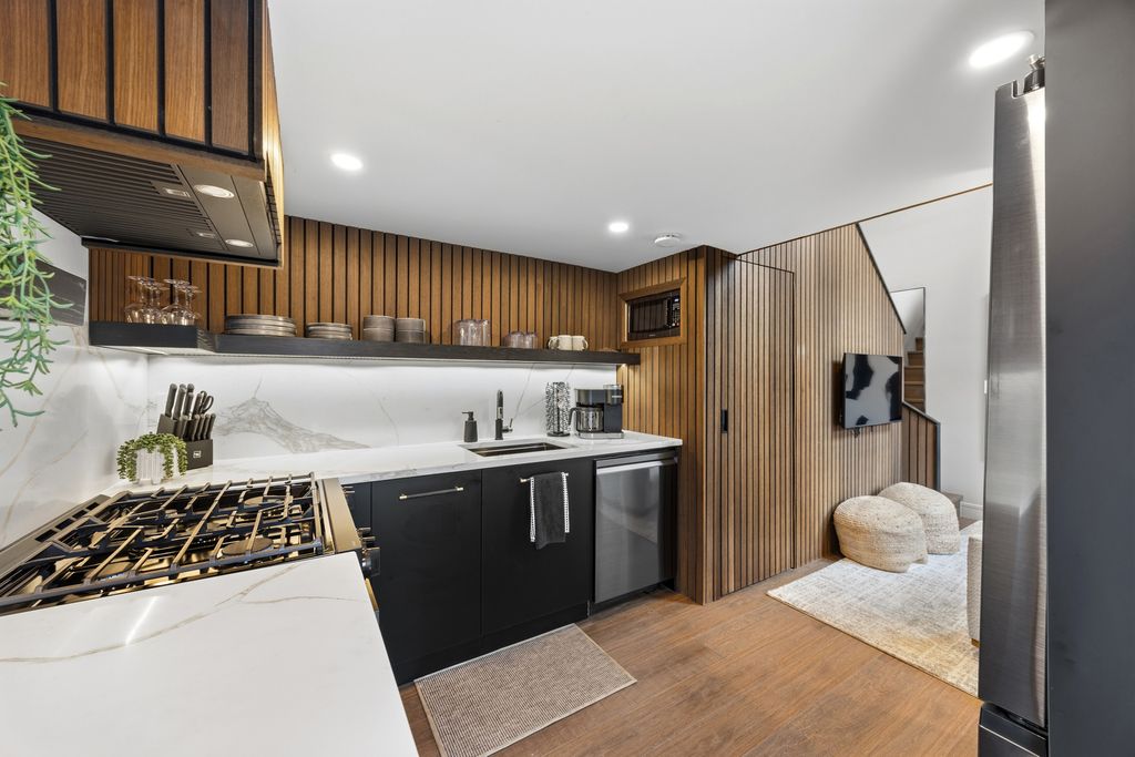 Image 47 of property listing at 5415 N Ashland Avenue, Chicago, IL 60640