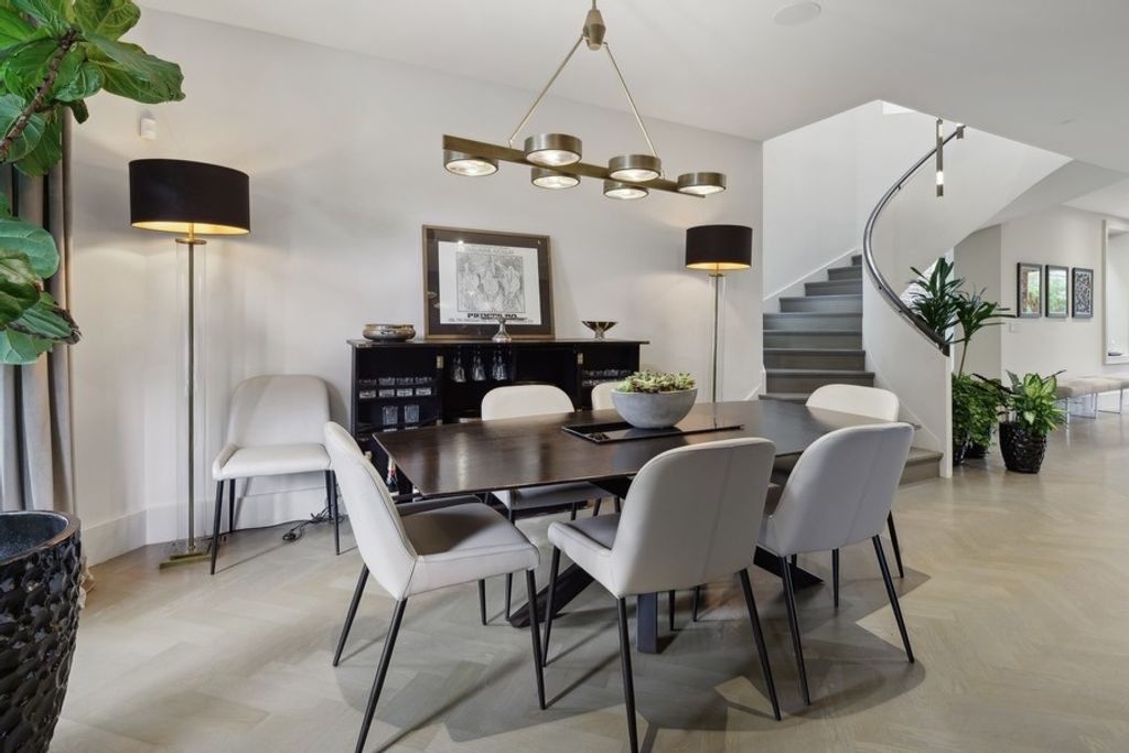 Image 6 of property listing at 5415 N Ashland Avenue, Chicago, IL 60640