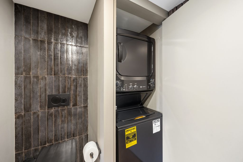 Image 52 of property listing at 5415 N Ashland Avenue, Chicago, IL 60640