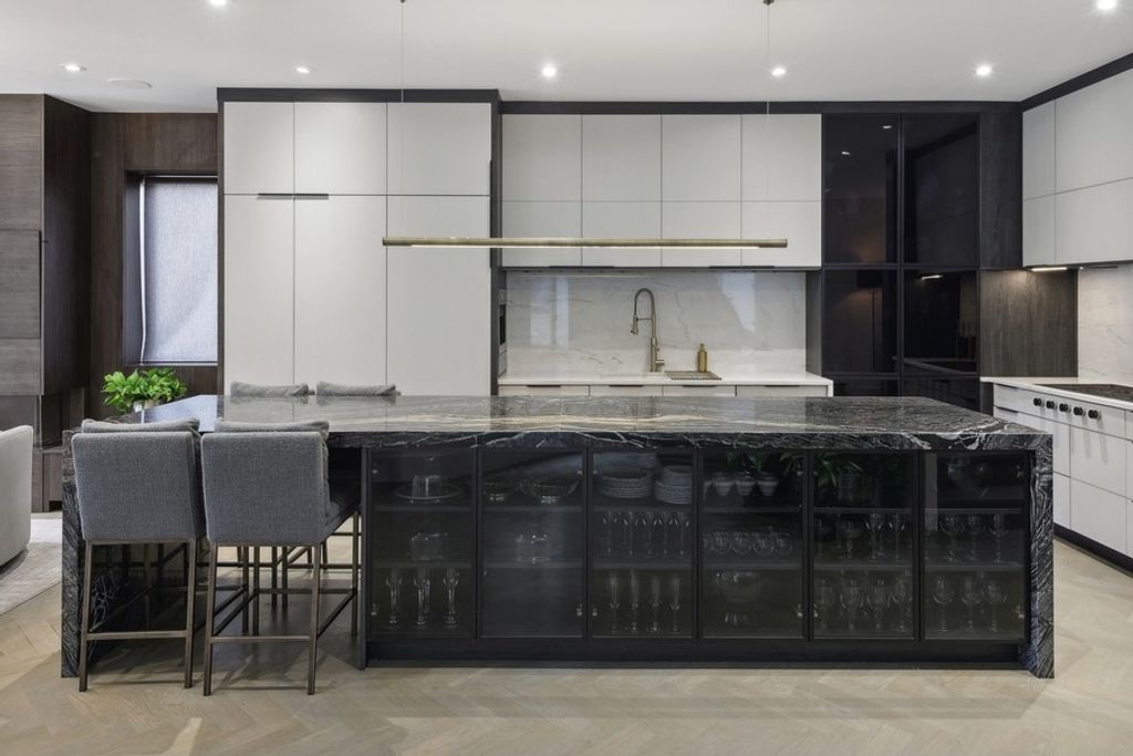 Image 9 of property listing at 5415 N Ashland Avenue, Chicago, IL 60640