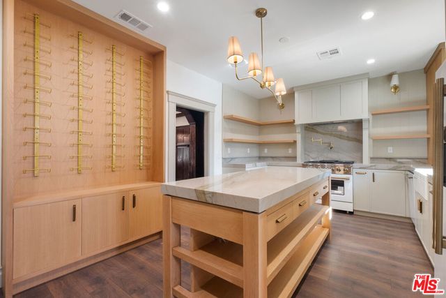 2180 W 31st Street, Los Angeles, CA 90018