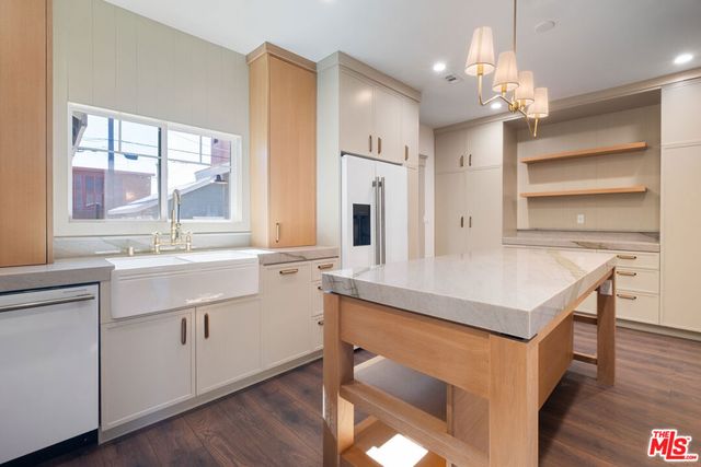 2180 W 31st Street, Los Angeles, CA 90018