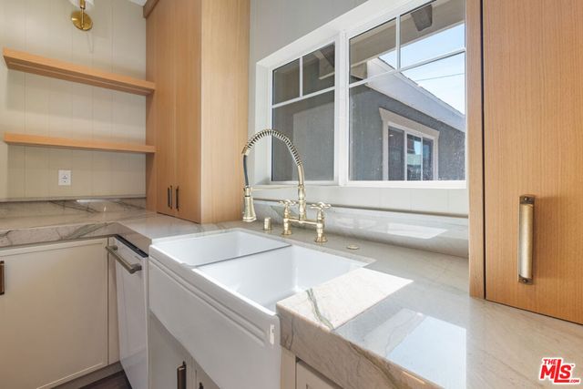 2180 W 31st Street, Los Angeles, CA 90018