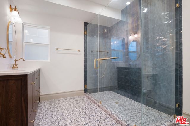 2180 W 31st Street, Los Angeles, CA 90018