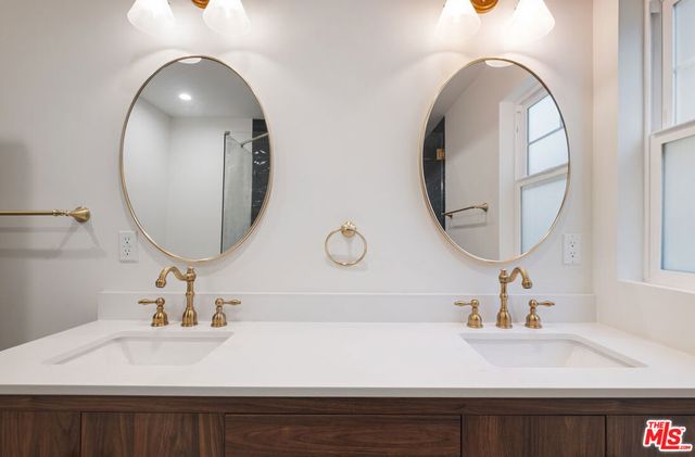 2180 W 31st Street, Los Angeles, CA 90018