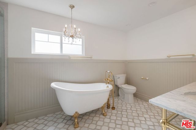 2180 W 31st Street, Los Angeles, CA 90018