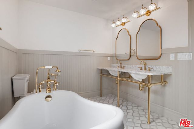 2180 W 31st Street, Los Angeles, CA 90018