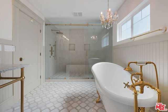 2180 W 31st Street, Los Angeles, CA 90018