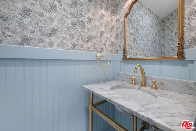 2180 W 31st Street, Los Angeles, CA 90018