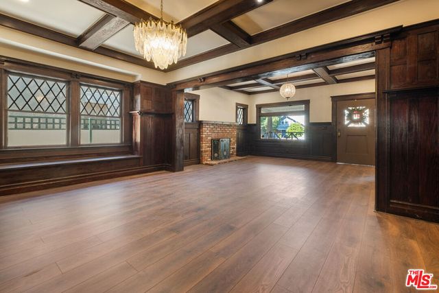 2180 W 31st Street, Los Angeles, CA 90018