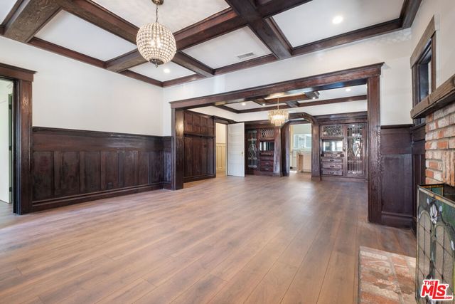 2180 W 31st Street, Los Angeles, CA 90018