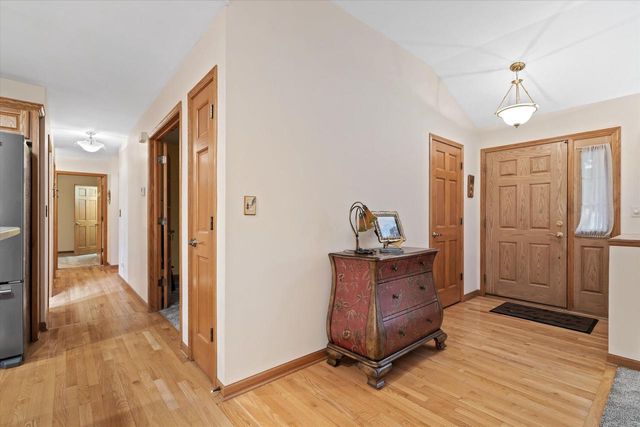 1718 Tumbleweed CIRCLE, West Bend, WI 53095