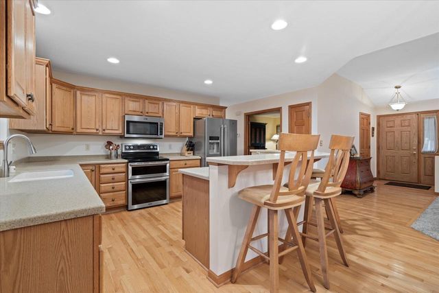 1718 Tumbleweed CIRCLE, West Bend, WI 53095