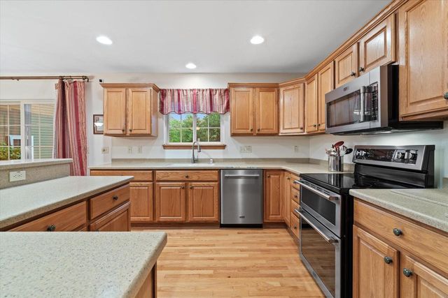 1718 Tumbleweed CIRCLE, West Bend, WI 53095
