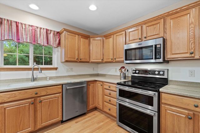 1718 Tumbleweed CIRCLE, West Bend, WI 53095