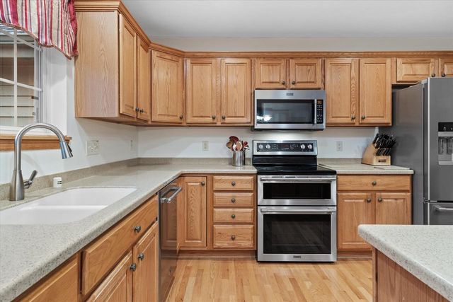 1718 Tumbleweed CIRCLE, West Bend, WI 53095