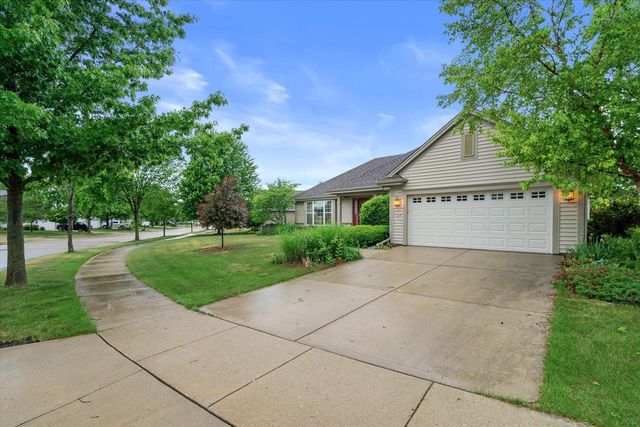 1718 Tumbleweed CIRCLE, West Bend, WI 53095