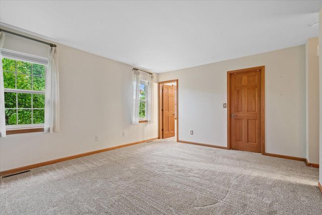1718 Tumbleweed CIRCLE, West Bend, WI 53095