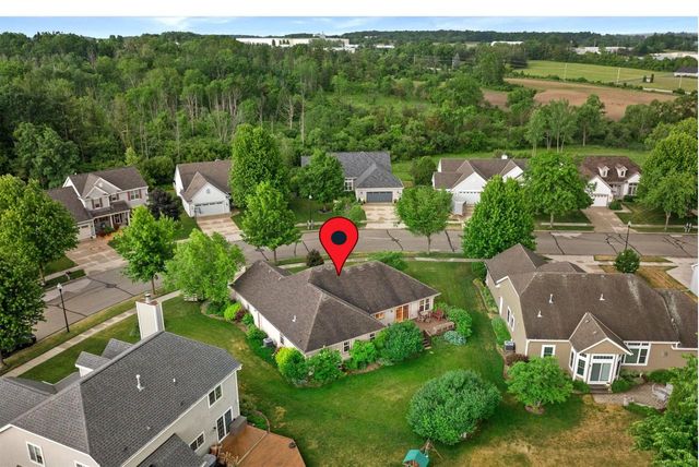 1718 Tumbleweed CIRCLE, West Bend, WI 53095