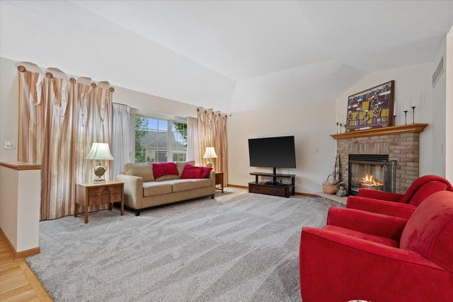 1718 Tumbleweed CIRCLE, West Bend, WI 53095