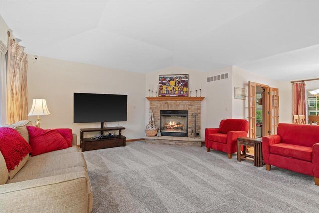 1718 Tumbleweed CIRCLE, West Bend, WI 53095