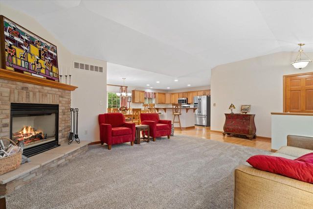 1718 Tumbleweed CIRCLE, West Bend, WI 53095