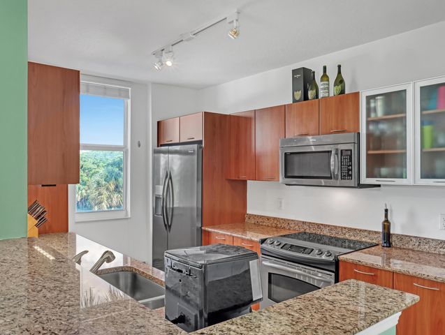 700 E Boynton Beach Boulevard 312, Boynton Beach, FL 33435