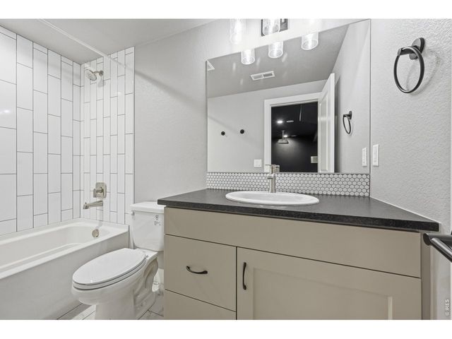 5197 School House Dr, Timnath, CO 80547