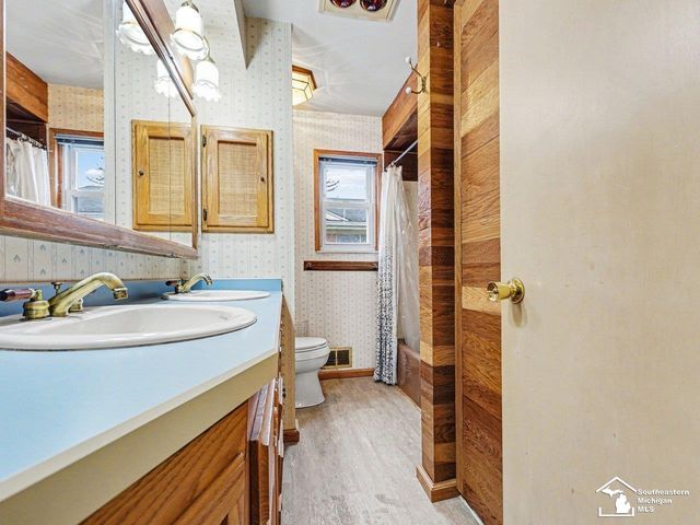 1593 Longfellow Drive, Temperance, MI 48182