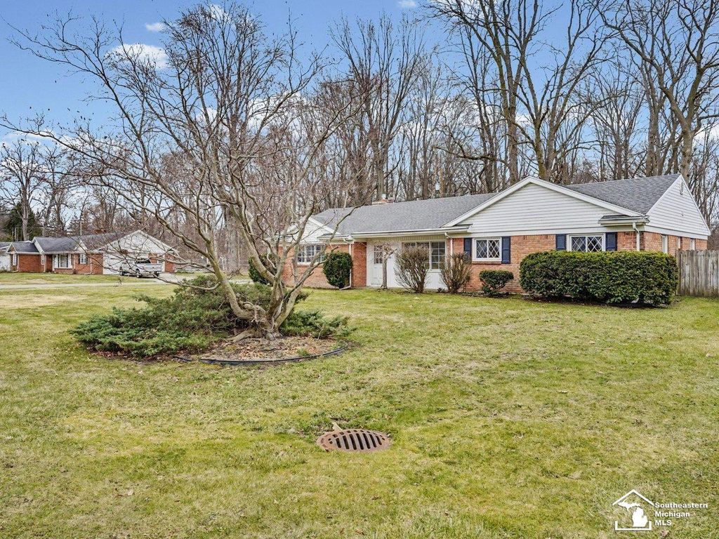 1593 Longfellow Drive, Temperance, MI 48182