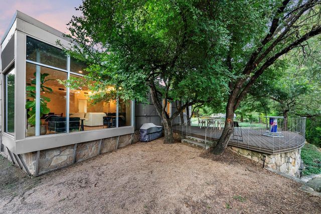 7689 Delwau LN, Austin, TX 78725