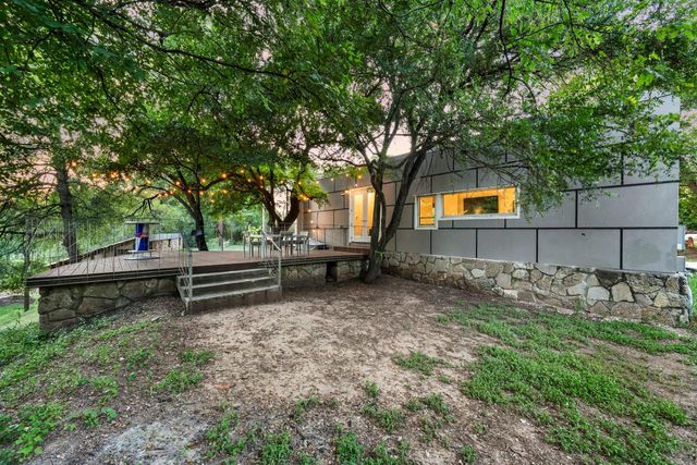 7689 Delwau LN, Austin, TX 78725
